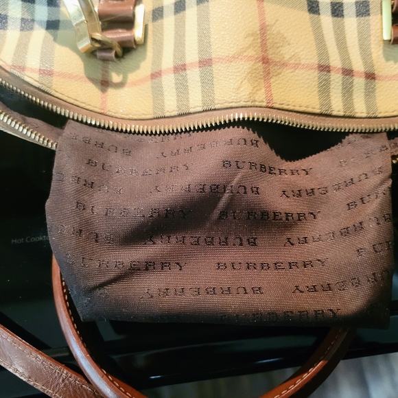 Burberry Haymarket Alma style bag with shoulder strap - Picture 6 of 6